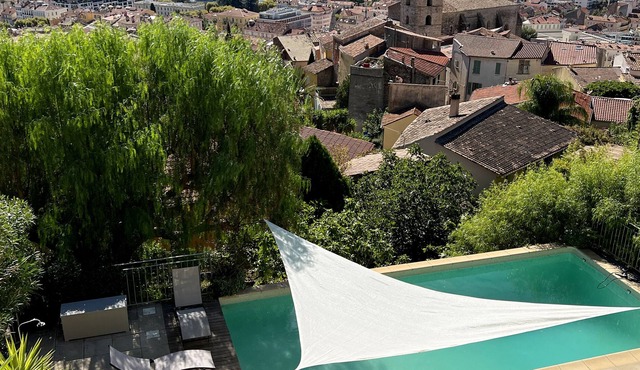 Superbe Villa Avec Piscine et vue Époustouflante sur les Îles D'or