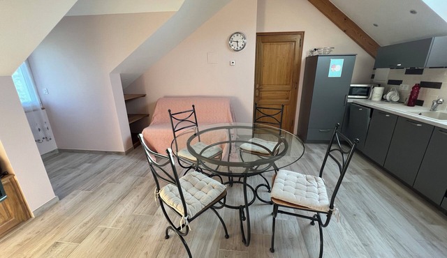 Superbly equipped, self-contained apartment in a quiet location close to the town center.