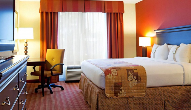 Superbly Relaxing Room Enjoy On-Site Restaurant