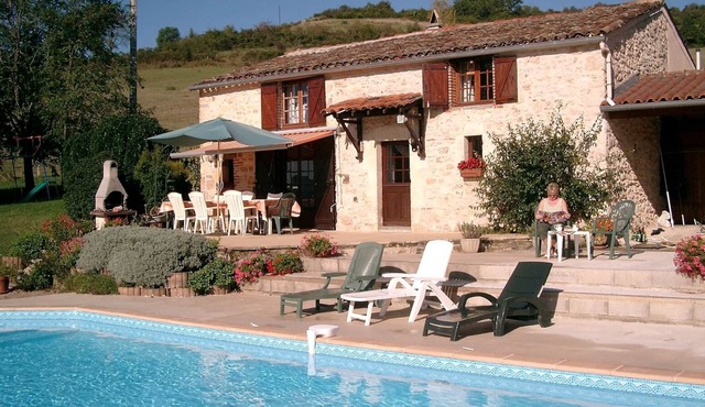 Superbly Renovated Stone Farmhouse in 2¼ Acres with Private Pool, Free Wifi