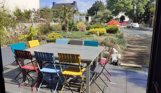 SUPERBLY RENOVATED AND DECORATED OLD HOUSE - SPACIOUS GARDEN