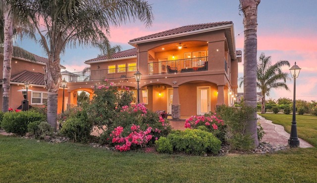 Superbowl HQ Estate | 35 Minutes To Levi Stadium | Pool, Game Room, Hot Tub