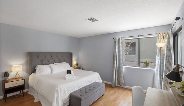 Superhost 5 Star ⭐️ Service Large 3 Bedroom