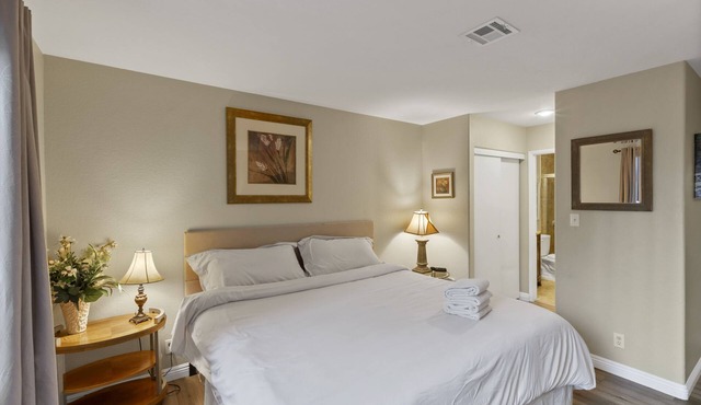 Superhost 5 Star ⭐ Service Spacious 2 Bedrooms