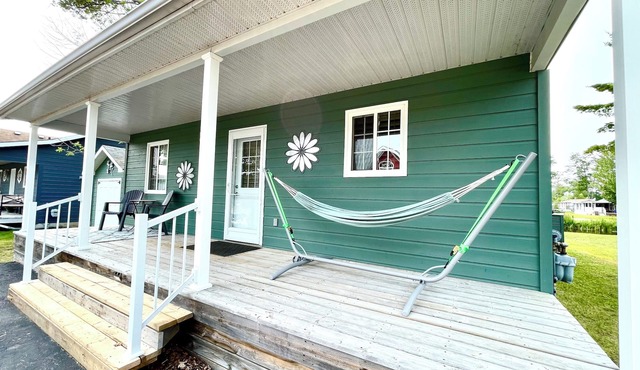 Superhost!- Cozy and quiet chalet retreat