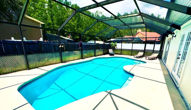 Superhost FREE Private Heated Pool Jacuzzi 9 minutes to MCO 15 minutes to Disney