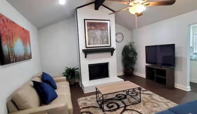SUPERHOST/Luxury Duplex; Crib; AT&T Stadium/6 Flags< 3 milesnn