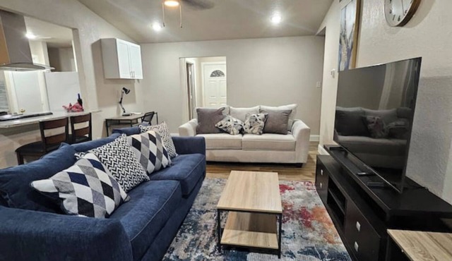 SUPERHOST. Luxury home in Haltom n City! Baby Crib,Near Lake, Parks &Golf course