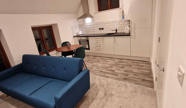 Superior 1 Bed Apartment Amesbury Town Centre, Stonehenge