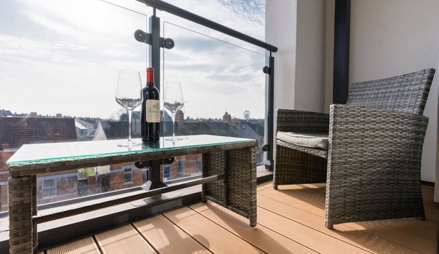 Superior 2 Bed 2 Bath Apt with Parking and Gym