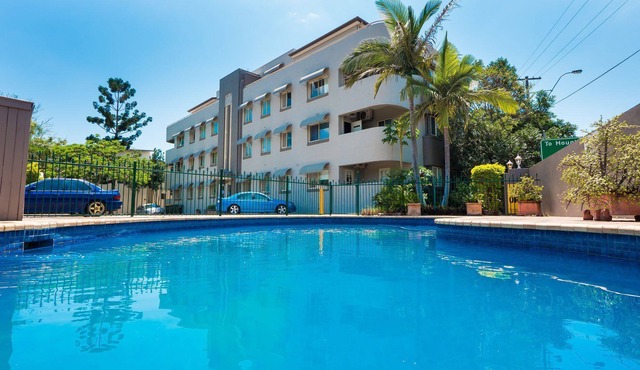 Superior 2-bedroom at Hampton Court Apartments