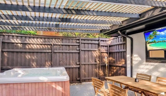 Superior 4BR/2B Home with Hot Tub & Grill
