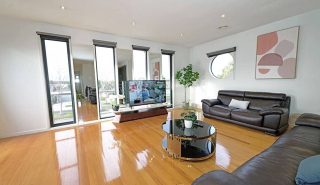 Superior 7BRM Lakeview Big Holiday Villa FreeWifi BBQ