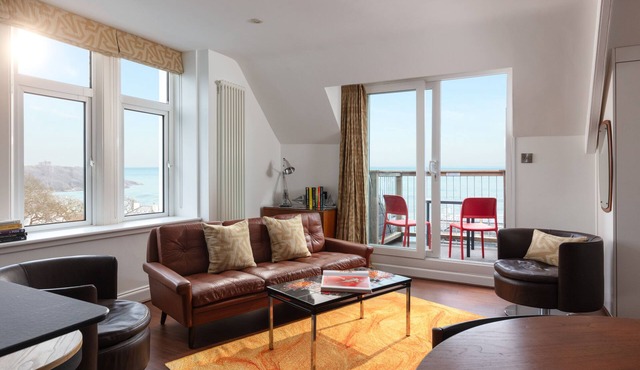 Superior Apartment - David Bowie & Friends