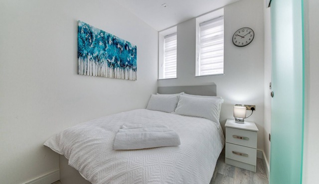 Superior Compact Studio Close to Amenities