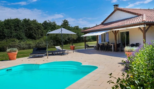 Superior detached villa, 3 bathrooms, private pool, sleeps 8