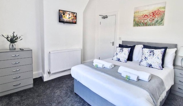 Superior Double Room Ensuite with Shower Room 2