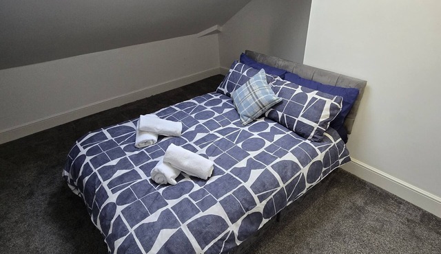 Superior Double Room Ensuite with Shower Room 6