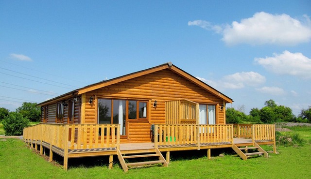 Superior One bed Lakeside apartment