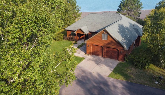 Superior Retreat: A Summer Escape Like No Other – Waterfront Bliss Awaits
