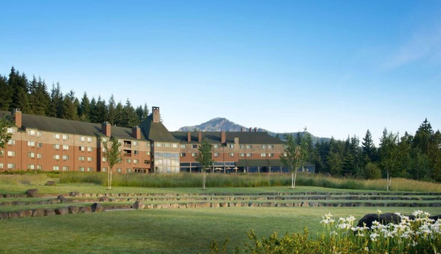 Superior Room with Stunning Columbia River Views