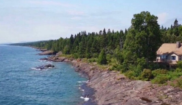 Superior Solitude Private and Charming Cabin on Lake Superior