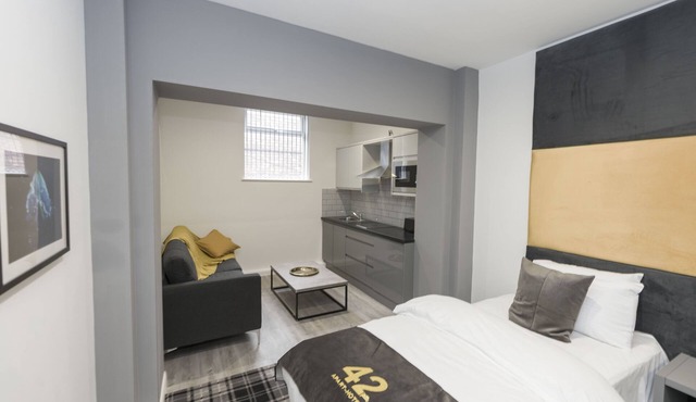 superior studio suite with en suite bathroom