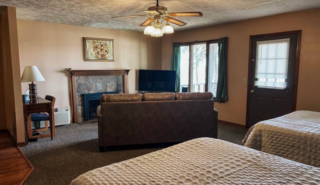 Superior Two Bedroom Retreat w/Full Kitchen for the Family