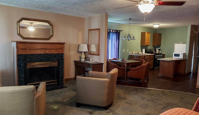Superior Suite w/Full Kitchen on the Bluff