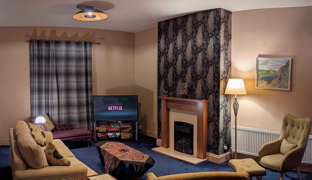 Superking beds, spacious and comfortable first floor apartment near town centre