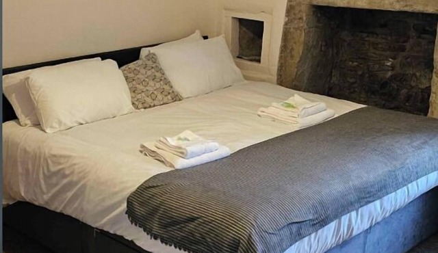 Superking Room Shared Bathroom Bath Only TV