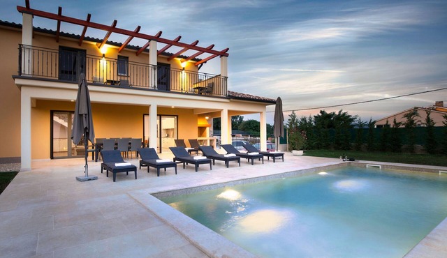 Superschönes Ferienhaus mit Pool