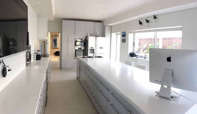 Supersized whole floor Residence Near Manly