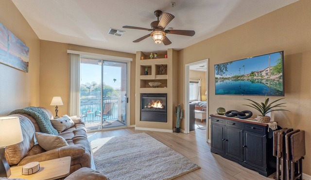 Superstition Lakes Condo, A+ Lake View, Gated Comm w/Htd POOL & Spa, Walk to Mall & Theater