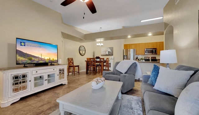 Superstition Mountains! Condo with Heated Pool! Sleeps 6.