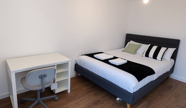 Supremely Posh 2-Bed Flat in Dartford Modern Upgrades, Parking, Balcony & WiFi