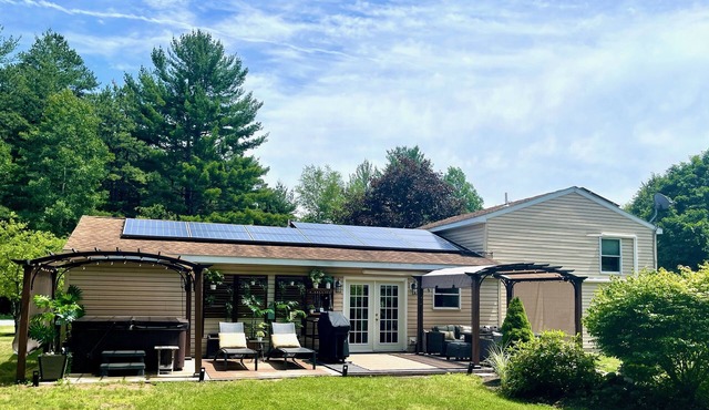 SUPREMELY STYLISH HOME WITH HOT TUB, SAUNA, PLUNGE POOL, RESORT STYLE BACKYARD