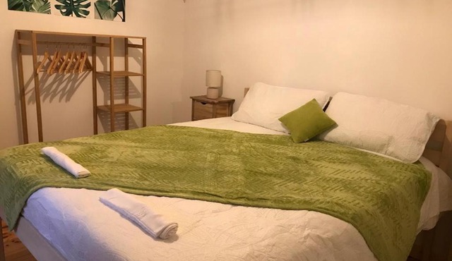 Sur les rochers du lac & location-rando en VTT