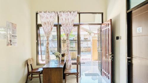 Surabaya Homey near UK Petra Syariah