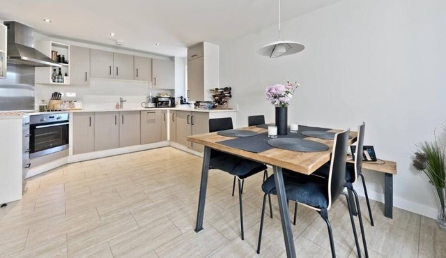 Surbiton/Kingston - Modern Luxury Spacious Apartment