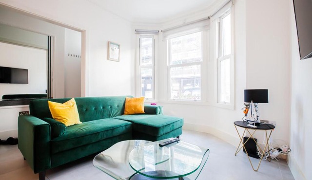 Surbiton Luxury Garden House 19A