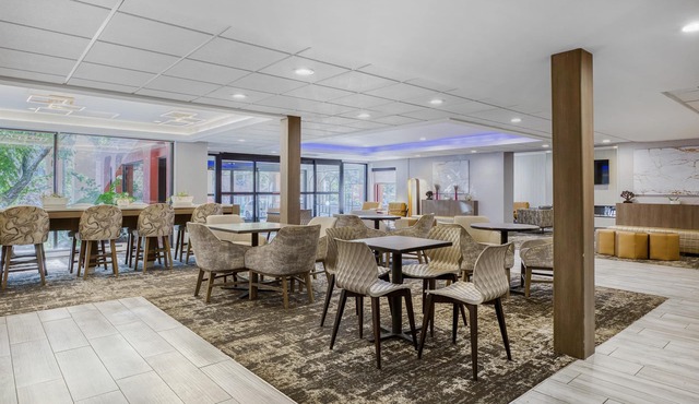 SureStay Plus Hotel by Best Western Chicago Lombard