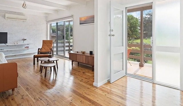 Surf Beach Retreat - walk to the beach