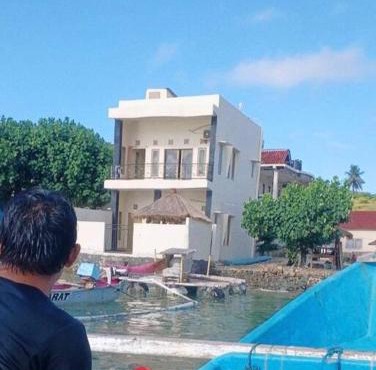 Surf beachfront villa