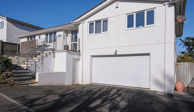 SURF BREAK, family friendly, luxury holiday cottage in Polzeath