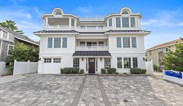 SURF CITY BEACH BLOCK DREAM VACATION OR PERFECT FOR SMALL WEDDINGS!