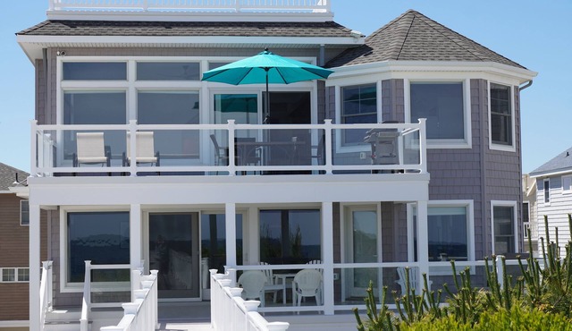 Surf City Escape! Large Oceanfront Home with 6 Bedrooms, Elevator and Hot Tub