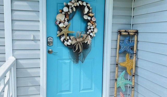 Surf City Off Island Retreat! 2.5 mi to beach - Flexible booking days!
