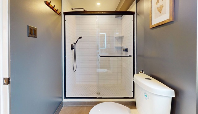 Surf Club - King Bed, 2 Mins to OC Beach & POOL