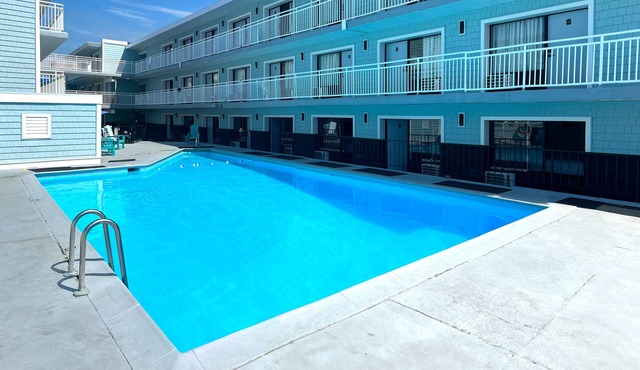 Surf Club - King Bed, 2 Mins to OC Beach & POOL